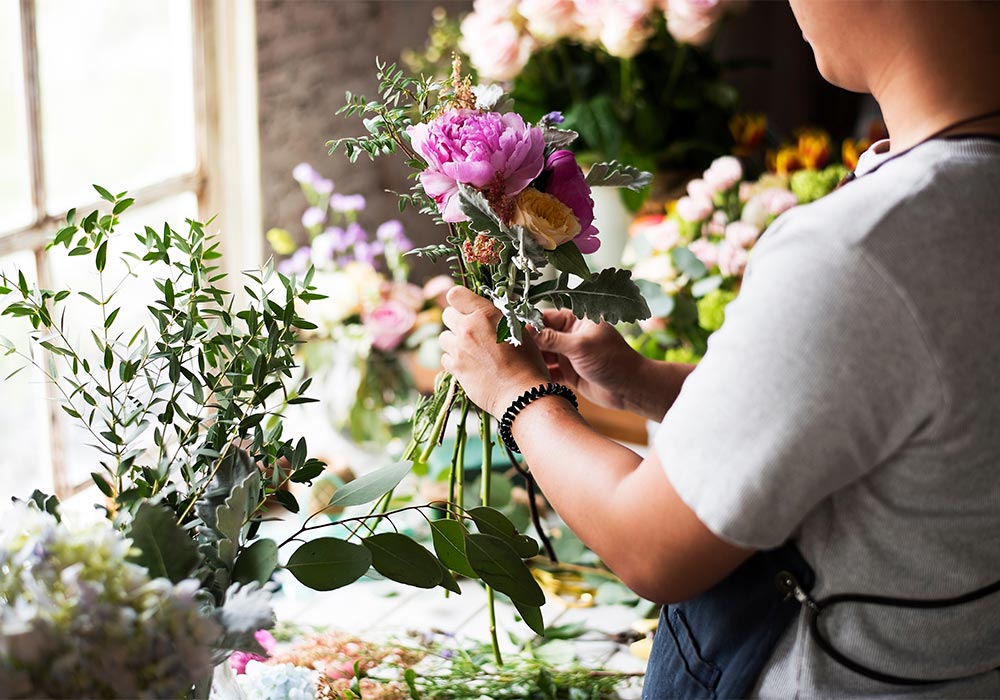 Bouquet de pivoines roses dans un vase