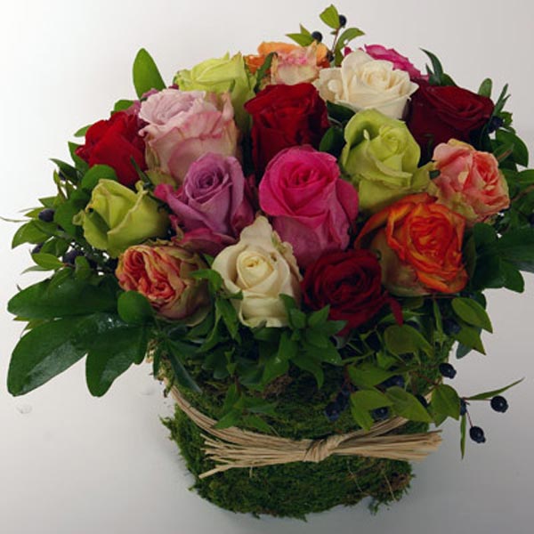 Pot de roses multicolores