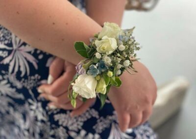 Bracelet floral de mariage pour poignet de femme