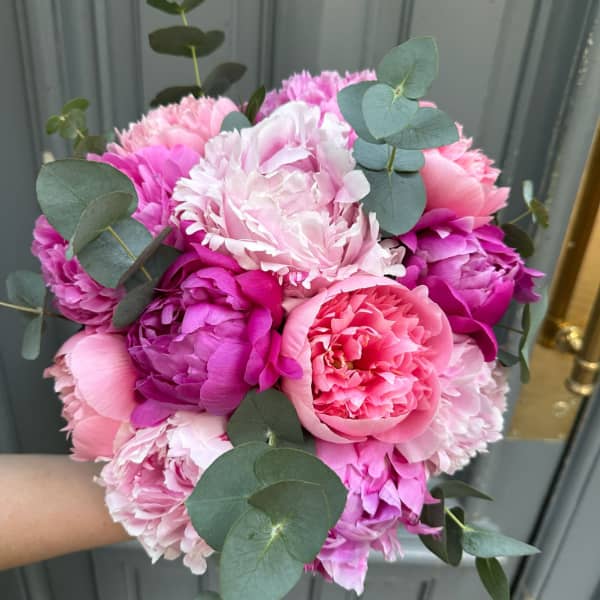 bouquet éclat de pivoine rose corail et fuchsia